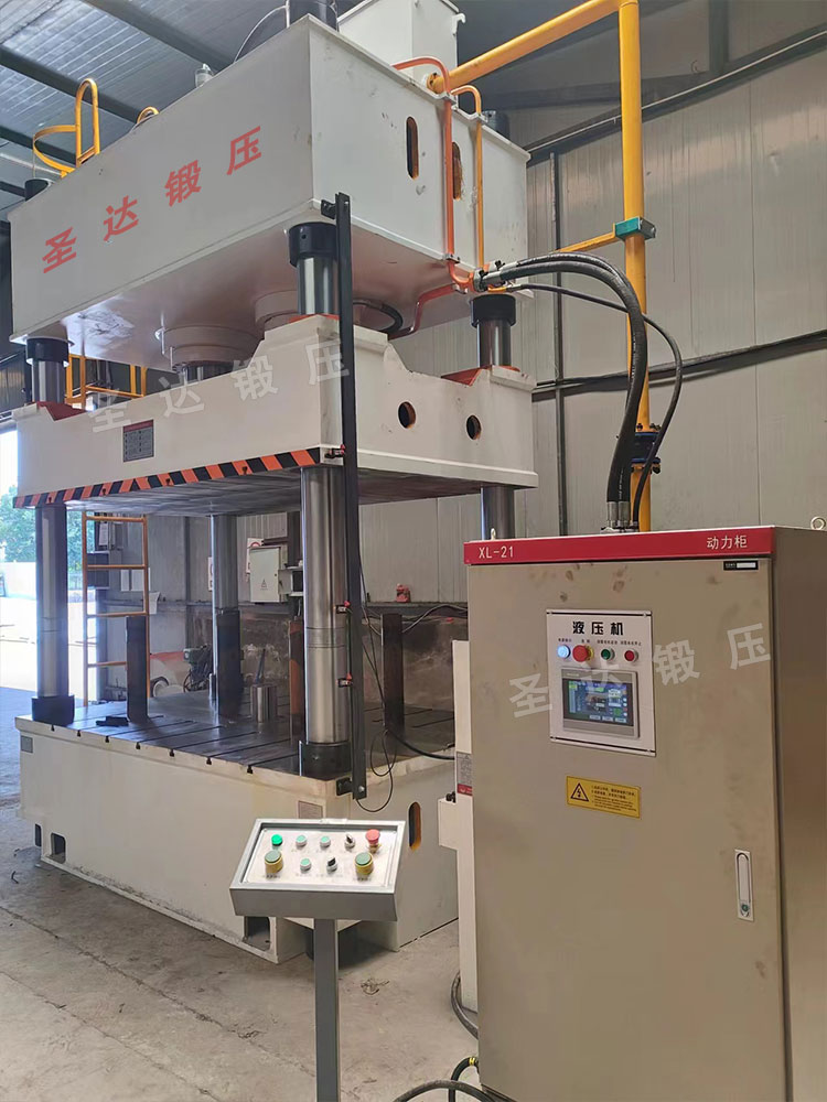 500噸三梁四柱液壓機試機 500噸三梁四柱液壓機試機