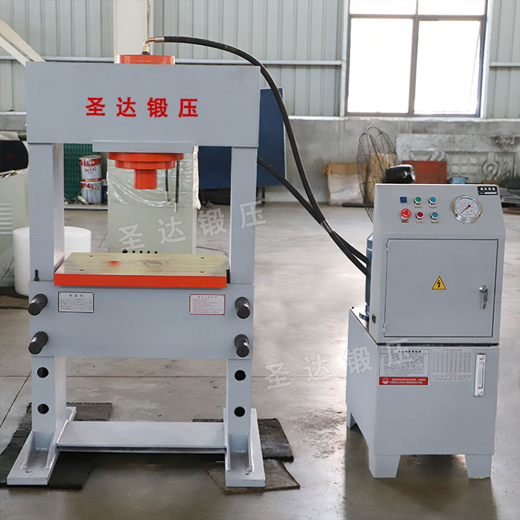 100噸龍門液壓機(jī) 100噸龍門液壓機(jī)